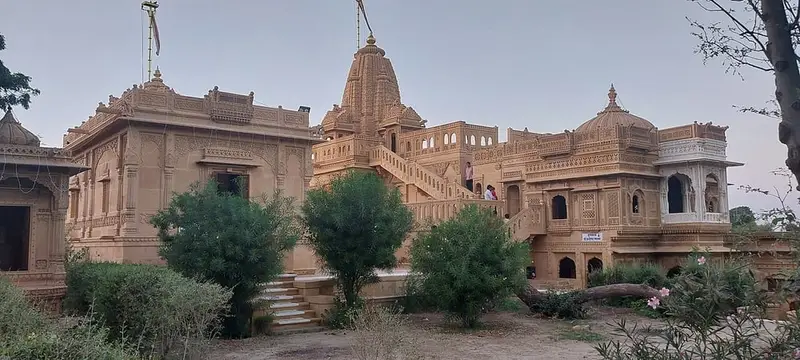 Amar Sagar Jain temple and lake