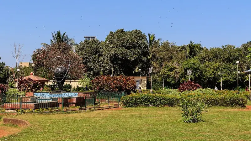 Hanging Gardens and Kamala Nehru Park