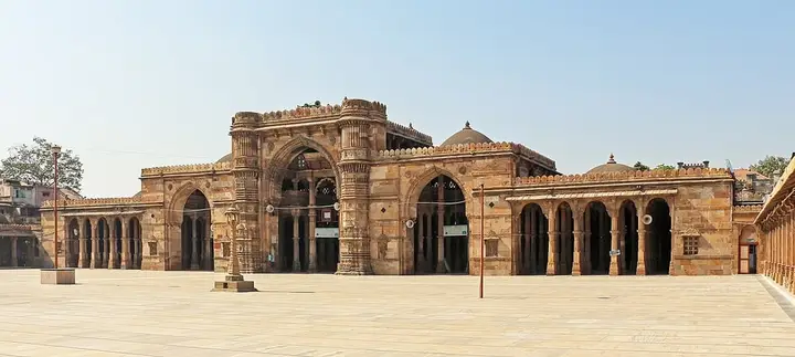 Jama Masjid and Ahmed Shah's tomb