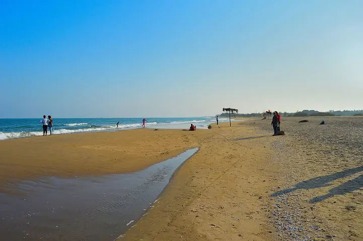 Paradise Beach (Chunnambar boat house)